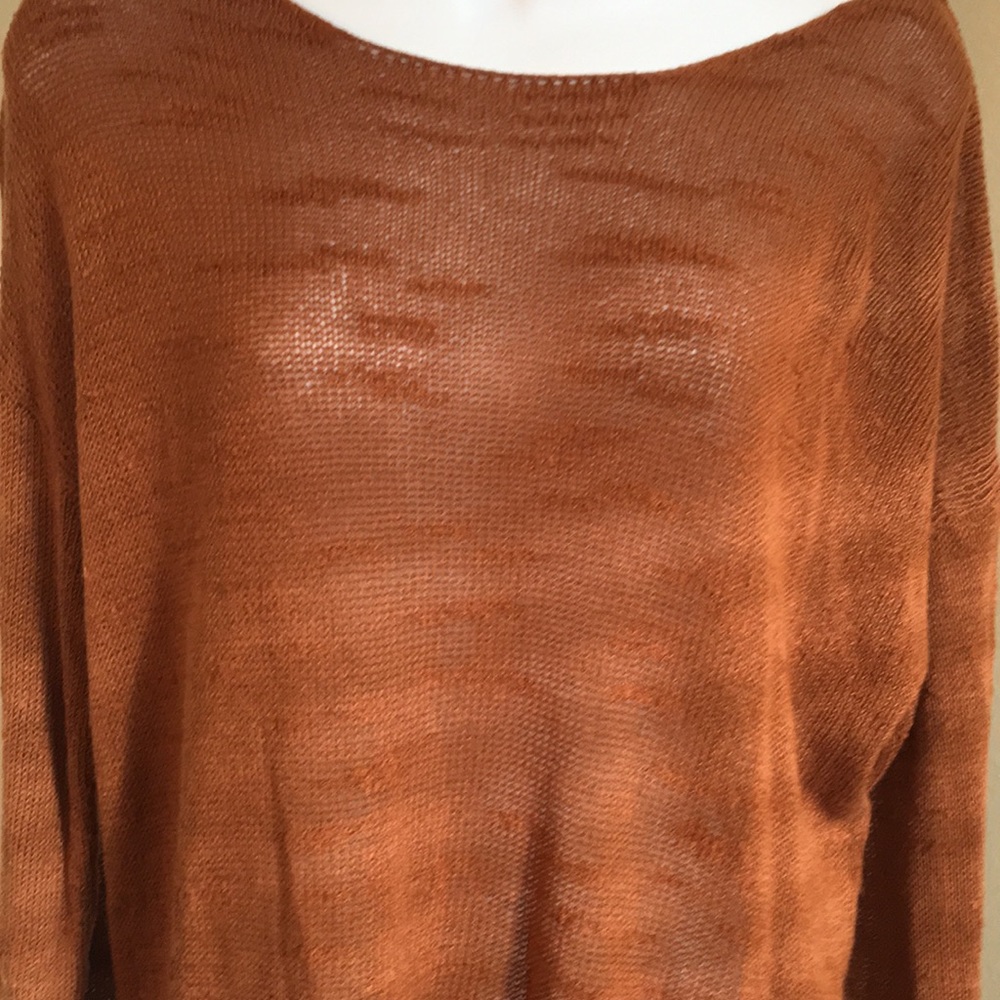 Beautiful Lightweight, criss-cross back sweater - Picture 5 of 5